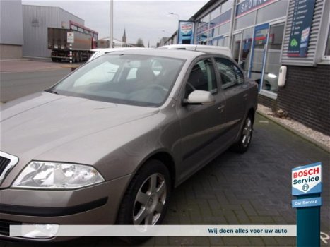 Skoda Octavia - 1.6 75KW Ambiente - 1