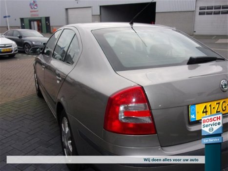 Skoda Octavia - 1.6 75KW Ambiente - 1