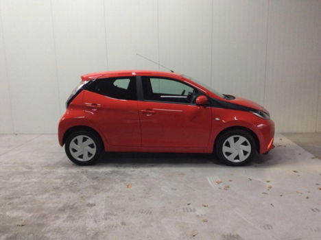 Toyota Aygo - 1.0 VVT-i 69pk 5D x-play - 1