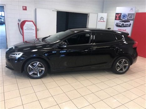 Volvo V40 - 2.0 T2 122PK Momentum, unieke km stand - 1