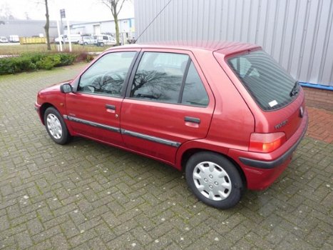 Peugeot 106 - 1.4 Accent X Autm / Distr. verv. / 20-10-20 APK - 1