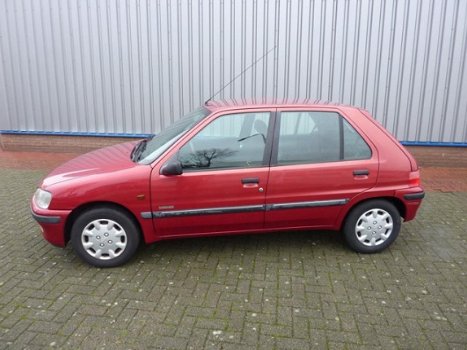 Peugeot 106 - 1.4 Accent X Autm / Distr. verv. / 20-10-20 APK - 1