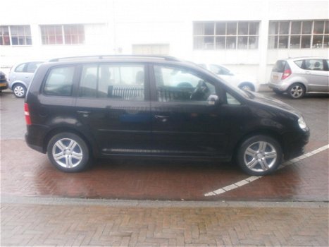 Volkswagen Touran - 2.0 TDI Trendline - 1