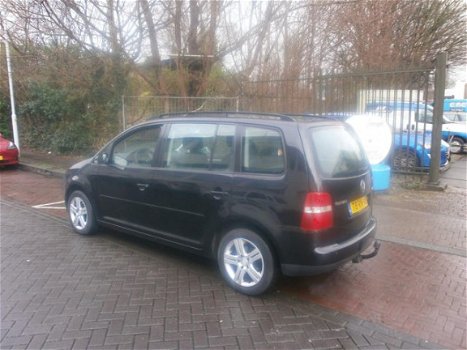 Volkswagen Touran - 2.0 TDI Trendline - 1