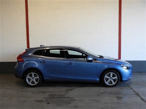 Volvo V40 - 2.0 D4 Momentum Business NAVI/CLIMA/CRUISE/PDC/LMV - 1