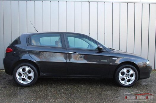 Alfa Romeo 147 - 1.9 jtd NWE APK, ELEK RAMEN, CLIMA, LEER - 1