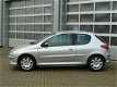 Peugeot 206 - 1.4-16V Air-line 3 bj.2005 Airco | Apk 1-2021 - 1 - Thumbnail