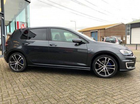 Volkswagen Golf - 1.4 TSI GTE, Leder, navi, pano dak, 18' LM wielen, dealeronderhouden - 1