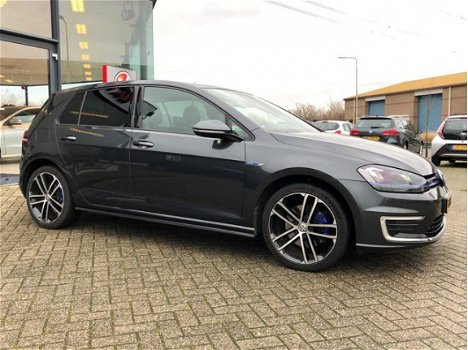 Volkswagen Golf - 1.4 TSI GTE, Leder, navi, pano dak, 18' LM wielen, dealeronderhouden - 1