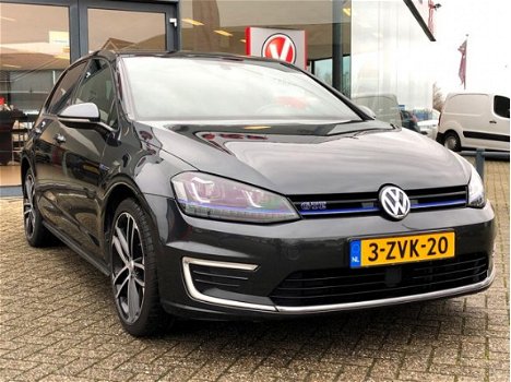 Volkswagen Golf - 1.4 TSI GTE, Leder, navi, pano dak, 18' LM wielen, dealeronderhouden - 1