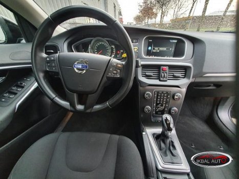 Volvo V40 - 2.0 D3 Momentum - 1