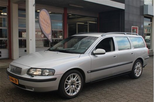 Volvo V70 - 2.4 T 200PK Comfort Line Automaat/ Youngtimer - 1