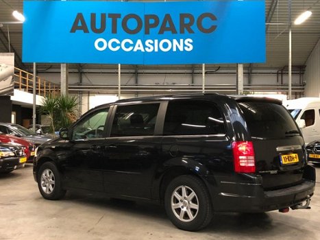 Chrysler Town and Country - automaat clima 7 persoons 3.8 V6 - 1