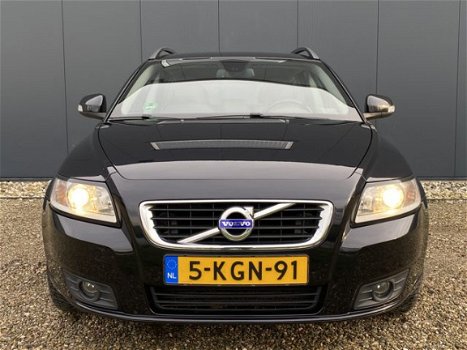 Volvo V50 - 2.0 D4 177 PK Momentum Automaat / Bluetooth / Cruise Control / Climate Control / Trekhaa - 1