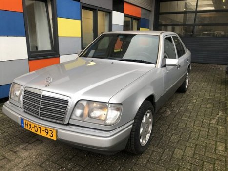 Mercedes-Benz 200-serie - 200 (W124) - 1