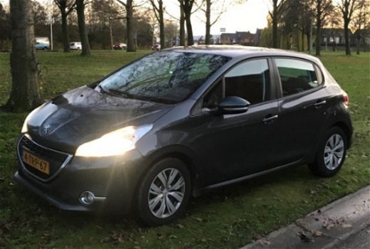 Peugeot 208 - 1.2 VTi Blue Lease airco / cruise / navigatie / 5 deurs / 152.000 NAP nederlandse auto - 1