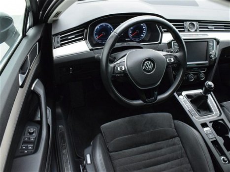 Volkswagen Passat Variant - 1.6TDI BNS ED. R-LINE ADAP.CRUISE|NAVI|PANO|VIRT.COCKPIT - 1