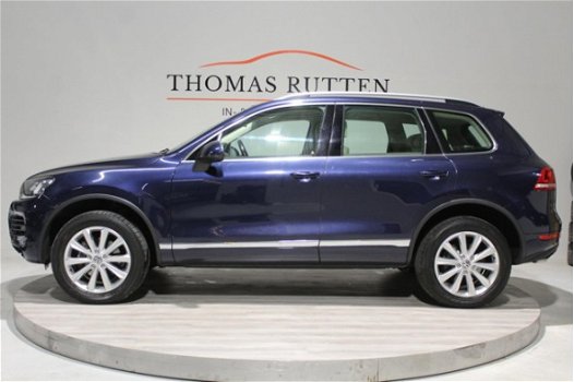 Volkswagen Touareg - 3.0 TDI Highline 2012/ NAP/ Automaat/ Xenon Led/ Leder/ PDC/ Navi/ Camera/ Trek - 1