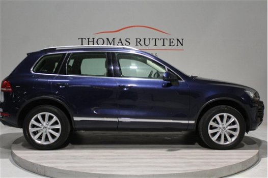 Volkswagen Touareg - 3.0 TDI Highline 2012/ NAP/ Automaat/ Xenon Led/ Leder/ PDC/ Navi/ Camera/ Trek - 1