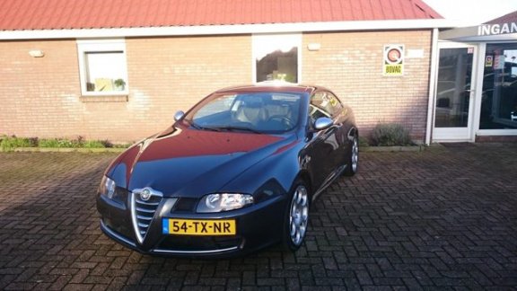 Alfa Romeo GT - 2.0 JTS Distinctive Blackline - 1