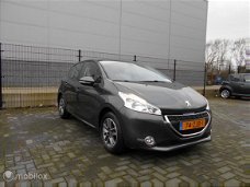 Peugeot 208 - 1.2 VTi Envy PDC, NAVIGATIE, CLIMATE CTRL 11-2012