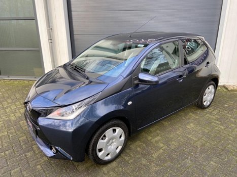 Toyota Aygo - 1.0 VVT-i x-play Airco/Camera/Elekt Ramen/Bluetooth/5-Deurs/USB/AUX/LED/Apk 01-2022 - 1