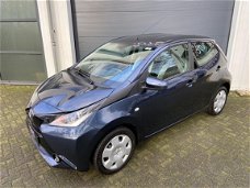 Toyota Aygo - 1.0 VVT-i x-play Airco/Camera/Elekt Ramen/Bluetooth/5-Deurs/USB/AUX/LED/Apk 01-2022