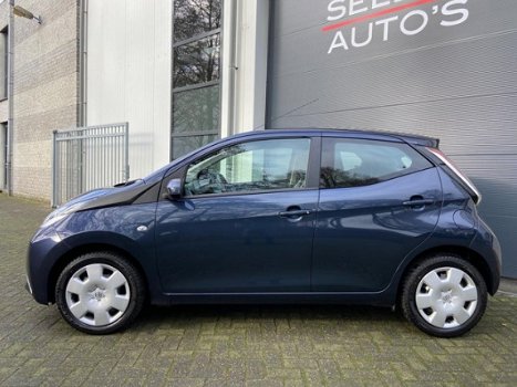 Toyota Aygo - 1.0 VVT-i x-play Airco/Camera/Elekt Ramen/Bluetooth/5-Deurs/USB/AUX/LED/Apk 01-2022 - 1