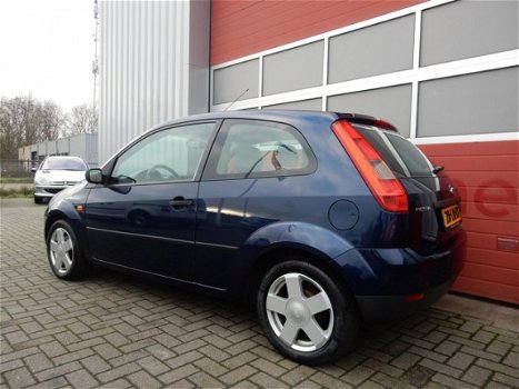 Ford Fiesta - 1.25-16V Ambiente 2003 airco / lmv nieuwe apk - 1