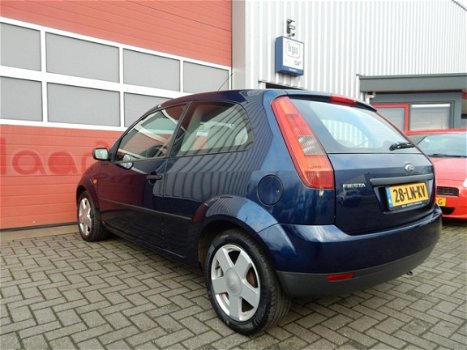 Ford Fiesta - 1.25-16V Ambiente 2003 airco / lmv nieuwe apk - 1