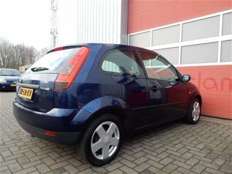 Ford Fiesta - 1.25-16V Ambiente 2003 airco / lmv nieuwe apk - 1