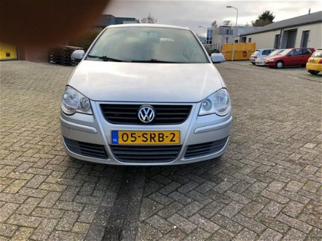 Volkswagen Polo - 1.4-16V Highline - 1