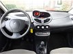 Renault Twingo - 1.2 16V Authentique, bj.2011, zwart metallic, NAP met 106313 km.APK 04/2020 en 1e e - 1 - Thumbnail