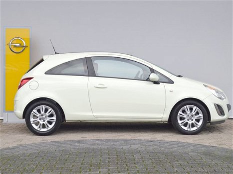 Opel Corsa - 1.2-16V Connect Edition Automaat / Navigatie / Airco / Lichtmetalen velgen / Zwart dak - 1