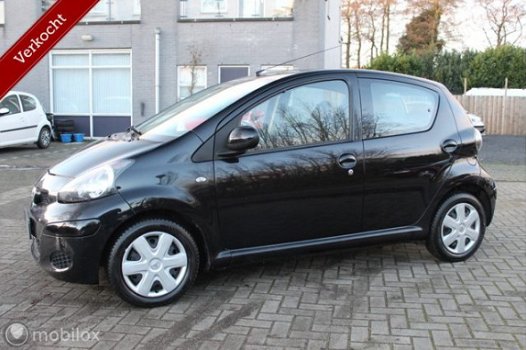 Toyota Aygo - 1.0-12V 5-Drs Cool Airco Centr.Vergr. Elek.Ramen Dubb.Speakers Toerenteller Radio/Cd/A - 1