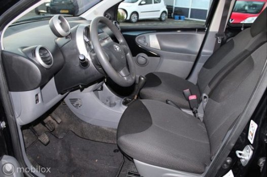 Toyota Aygo - 1.0-12V 5-Drs Cool Airco Centr.Vergr. Elek.Ramen Dubb.Speakers Toerenteller Radio/Cd/A - 1