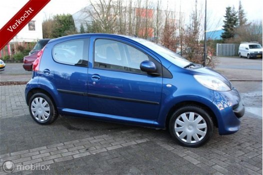 Peugeot 107 - 1.0-12V 5-Drs XS Airco Centr.Vergr. Elek, Ramen Toerenteller Radio/Cd/Aux 12V.-Aansl. - 1