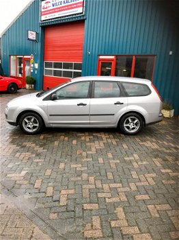 Ford Focus Wagon - 1.6-16V Trend - 1