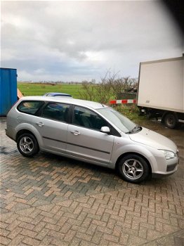 Ford Focus Wagon - 1.6-16V Trend - 1