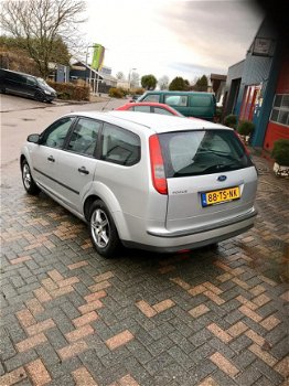 Ford Focus Wagon - 1.6-16V Trend - 1