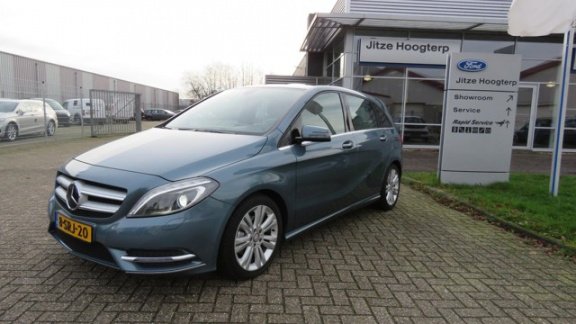 Mercedes-Benz B-klasse - 180 Ambition Navigatie, Cruise, Trekhaak, Park Pack, Xenon - 1