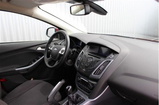 Ford Focus - 5-deurs Titanium Navigatie, Xenon, Cruise Control - 1