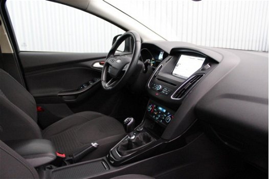 Ford Focus - EcoBoost 125pk First Edition Navigatie, (groot) Navigatie - 1