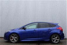 Ford Focus - 2.0 EcoBoost 250pk ST-3 Xenon, Navigatie, Cruise control