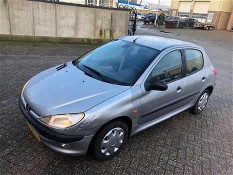 Peugeot 206 - 1.4 Gentry NIEUWE APK, AIRCO - 1