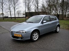 Alfa Romeo 147 - 1.9 JTD Distinctive . met vele extra, s