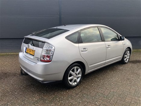 Toyota Prius - 1.5 VVT-i Tech Edition | Dealer Onderhouden | Navigatie | Fietsendragerbeugel | - 1