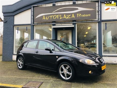 Seat Leon - 1.6 Sport / AIRCO/ ELEKTR.PAKKET/ AUX/ CARKIT/ CV/ NIEUWE APK - 1