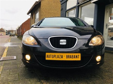 Seat Leon - 1.6 Sport / AIRCO/ ELEKTR.PAKKET/ AUX/ CARKIT/ CV/ NIEUWE APK - 1