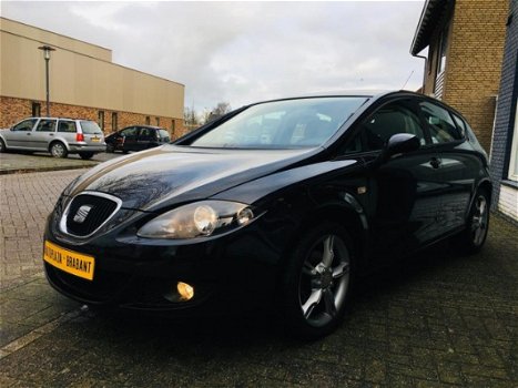 Seat Leon - 1.6 Sport / AIRCO/ ELEKTR.PAKKET/ AUX/ CARKIT/ CV/ NIEUWE APK - 1